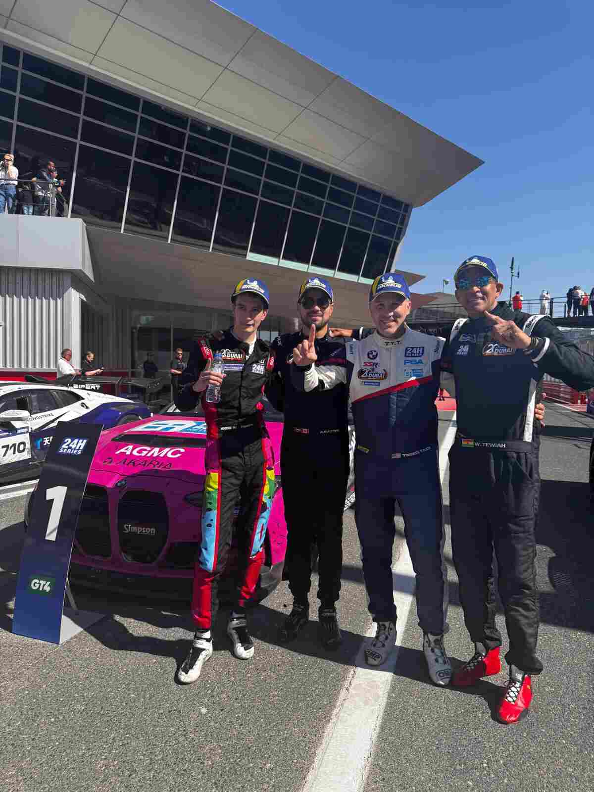 Tudor Tudurachi alături de echipa sa după victoria la 24h Dubai, campion GT4 Middle East 2025